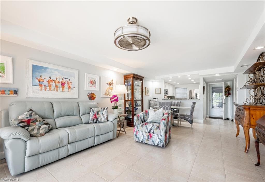 190 Pebble Beach Blvd 103, Naples, FL 34113-5