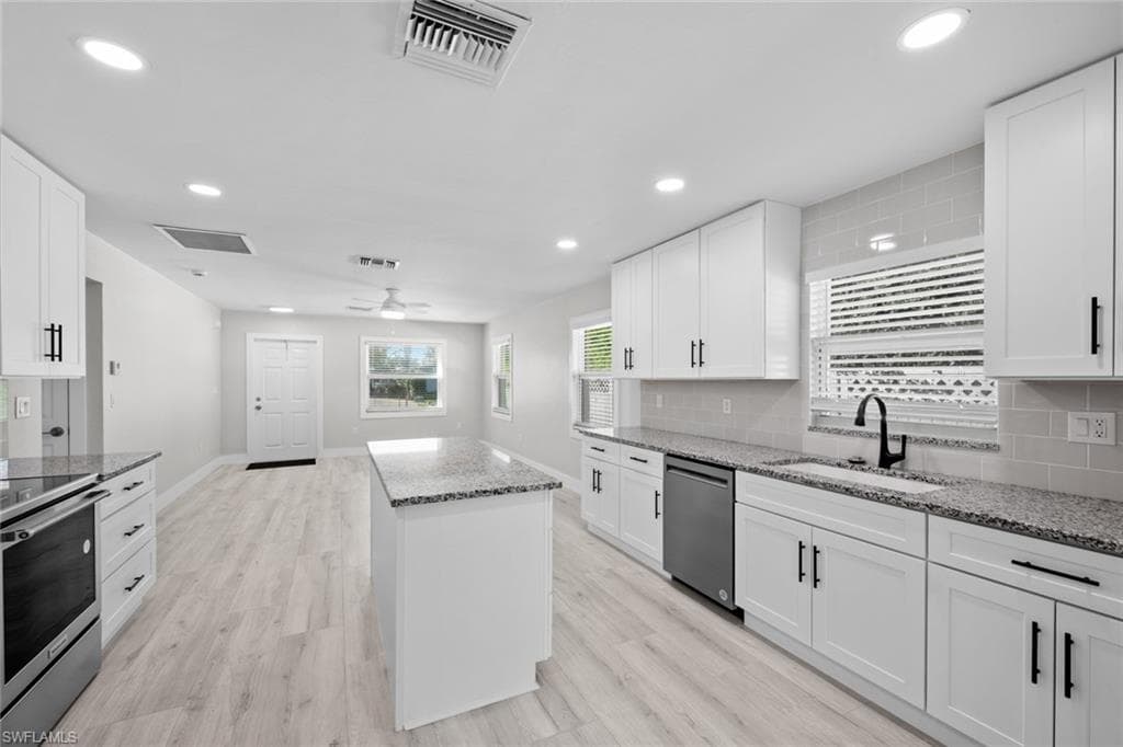527 97th Ave N, Naples, FL 34108-14