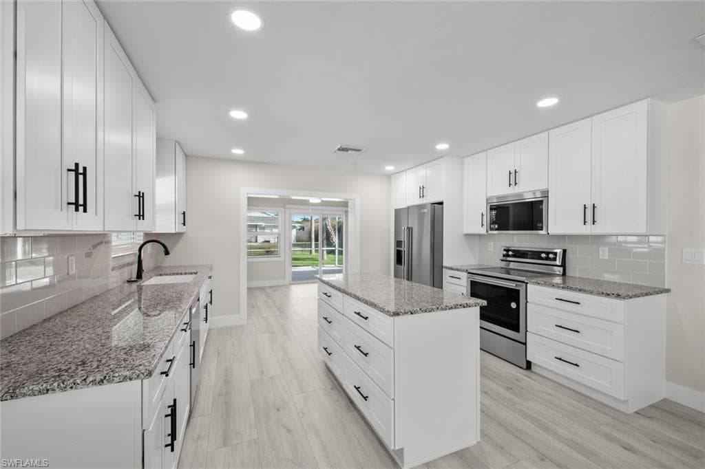 527 97th Ave N, Naples, FL 34108-16