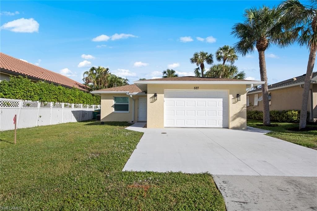 527 97th Ave N, Naples, FL 34108-1