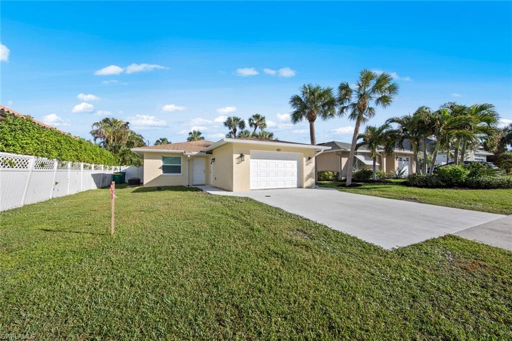 527 97th Ave N, Naples, FL 34108-3