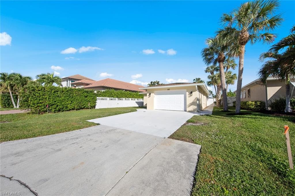 527 97th Ave N, Naples, FL 34108-4