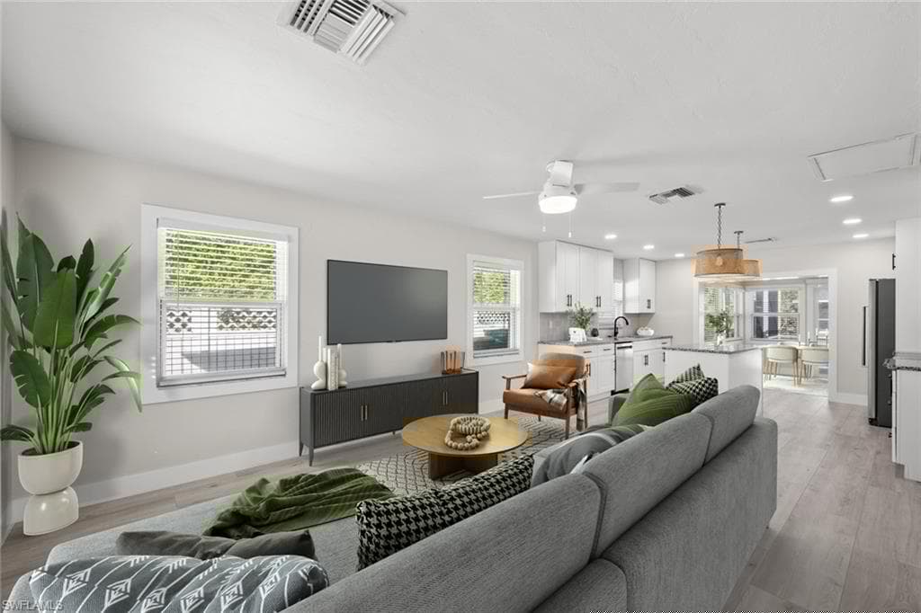 527 97th Ave N, Naples, FL 34108-5