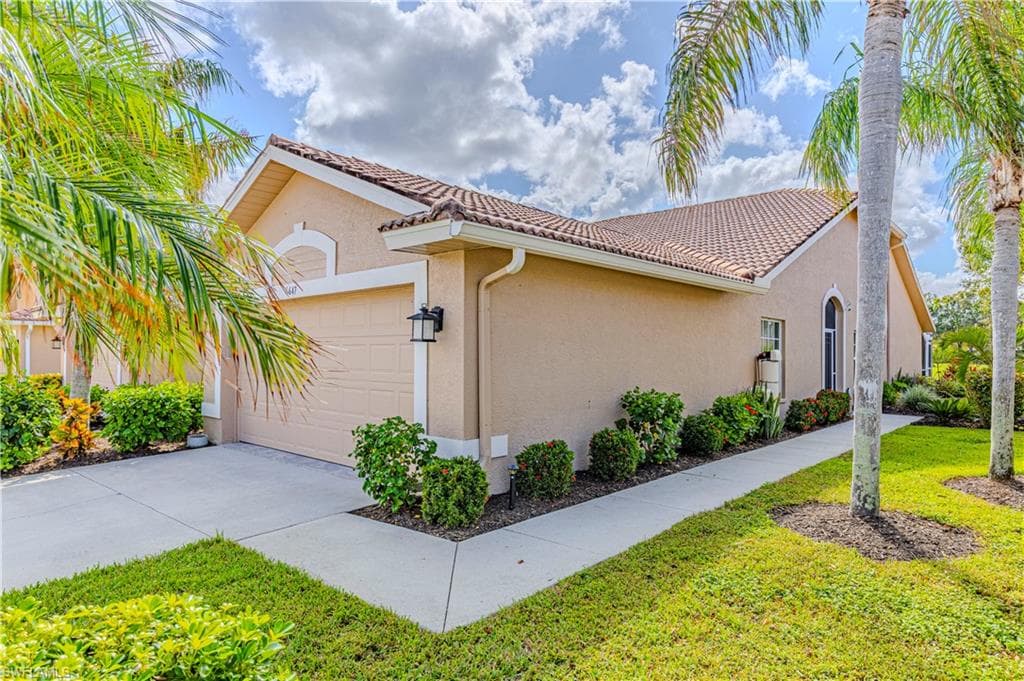 6647 Castlelawn Pl 24, Naples, FL 34113-3
