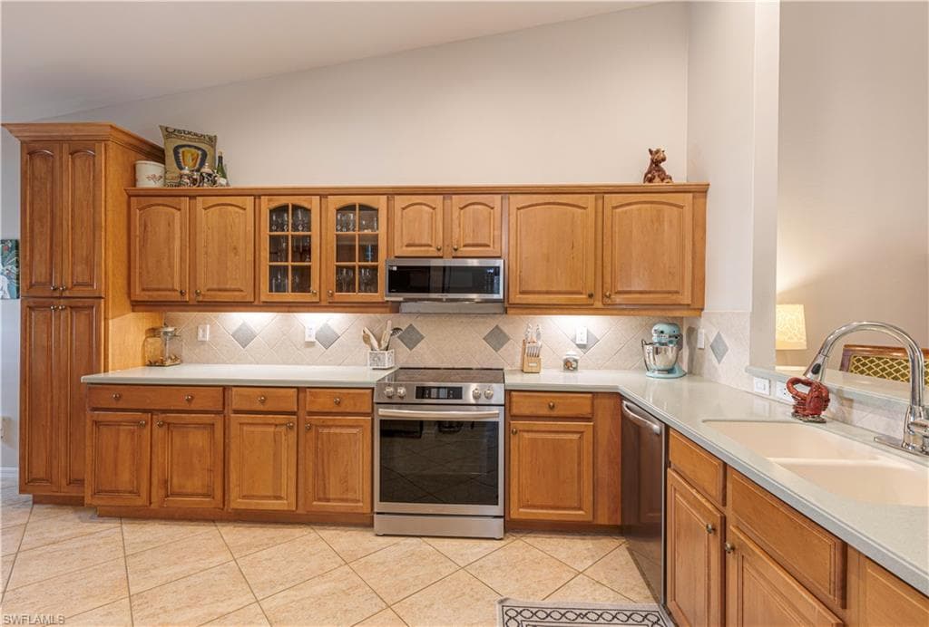 6647 Castlelawn Pl 24, Naples, FL 34113-6