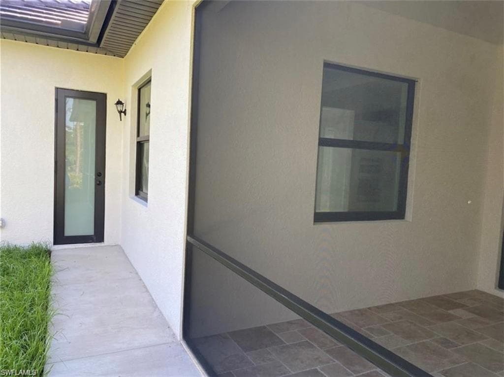 3677 8th Ave NE, Naples, FL 34120-37