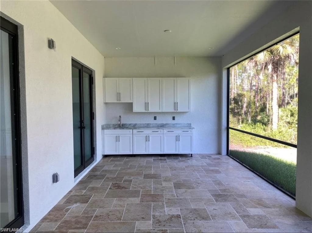 3677 8th Ave NE, Naples, FL 34120-38
