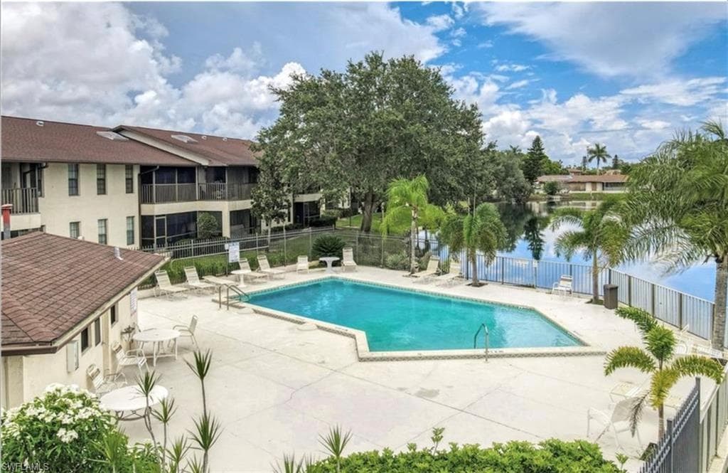 5286 Treetops Dr I-105, Naples, FL 34113-24