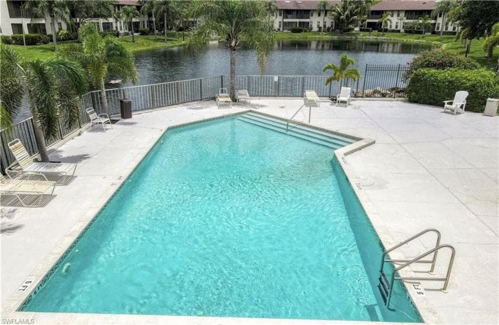 5286 Treetops Dr I-105, Naples, FL 34113-25