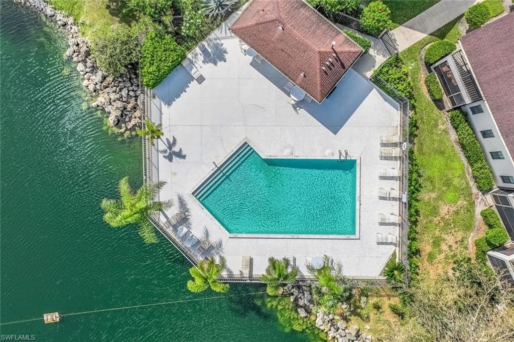 5286 Treetops Dr I-105, Naples, FL 34113-2