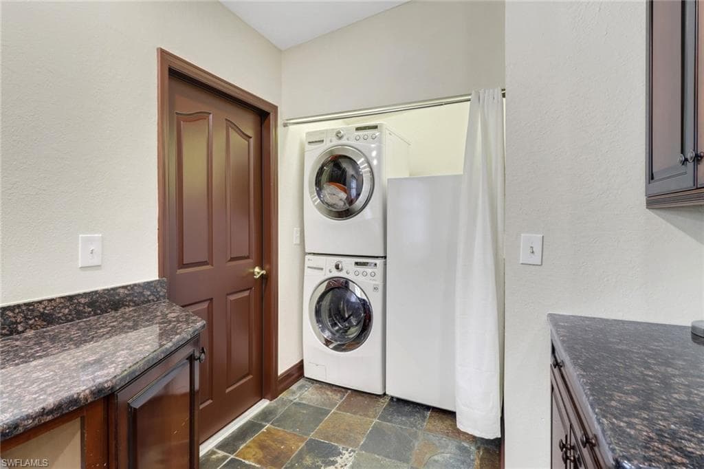 280 Naomi Dr 5401, Naples, FL 34104-13