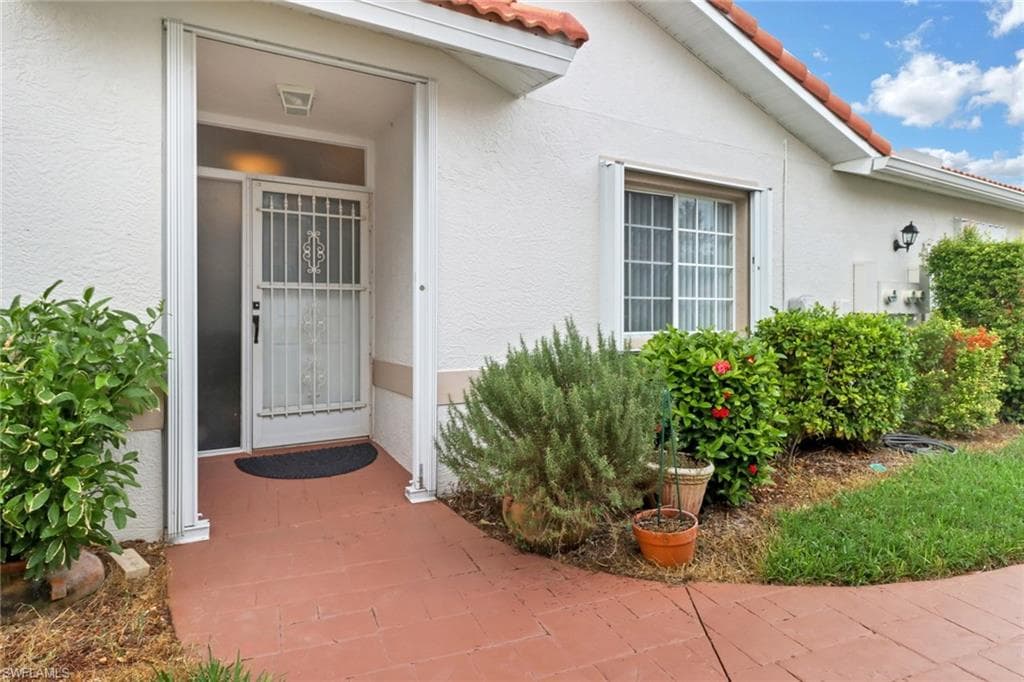 280 Naomi Dr 5401, Naples, FL 34104-2