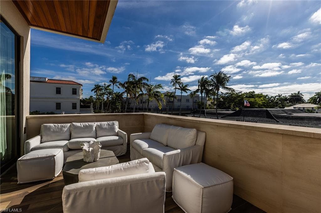 505 5th Ave S 201, Naples, FL 34102-22