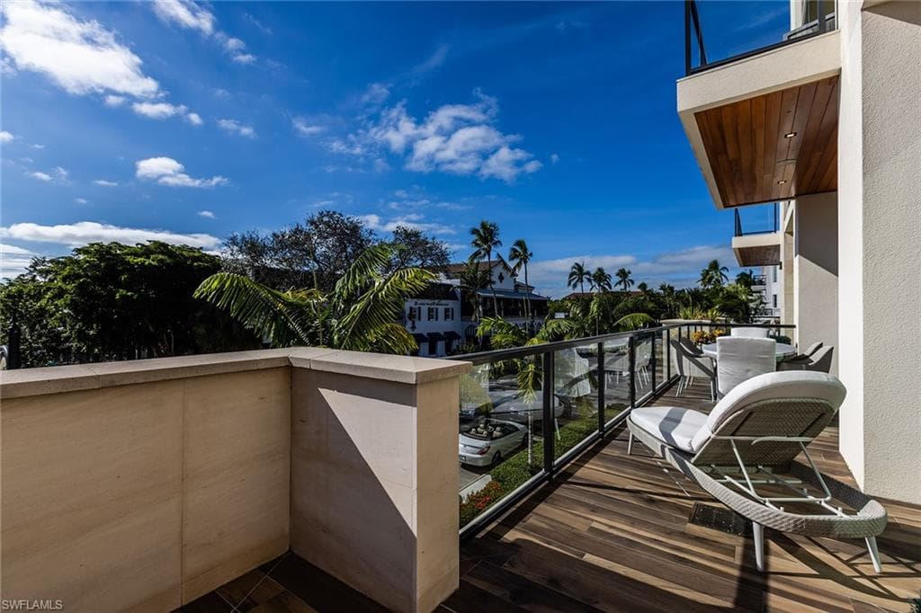 505 5th Ave S 201, Naples, FL 34102-23