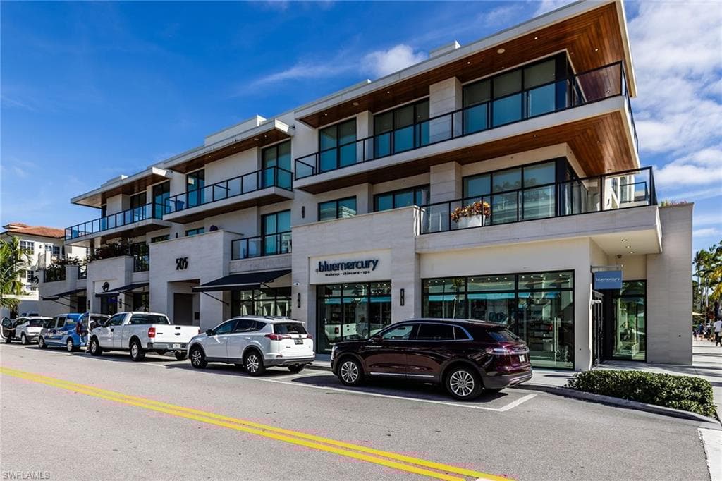 505 5th Ave S 201, Naples, FL 34102-3