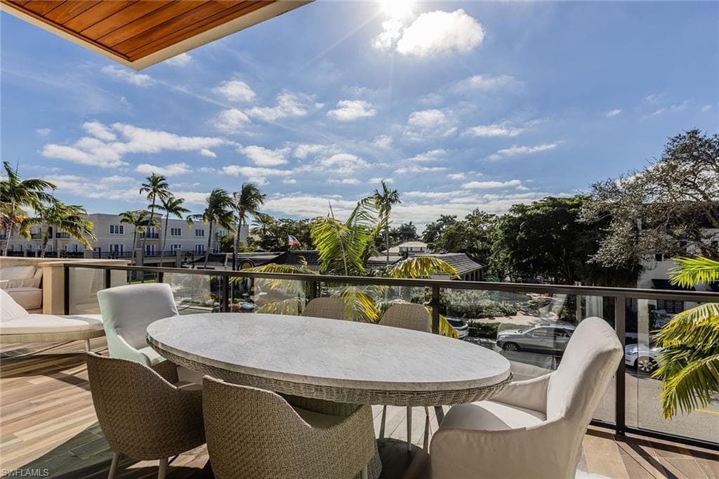 505 5th Ave S 201, Naples, FL 34102-7