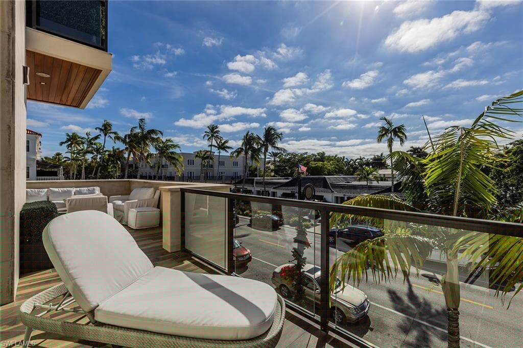 505 5th Ave S 201, Naples, FL 34102-8