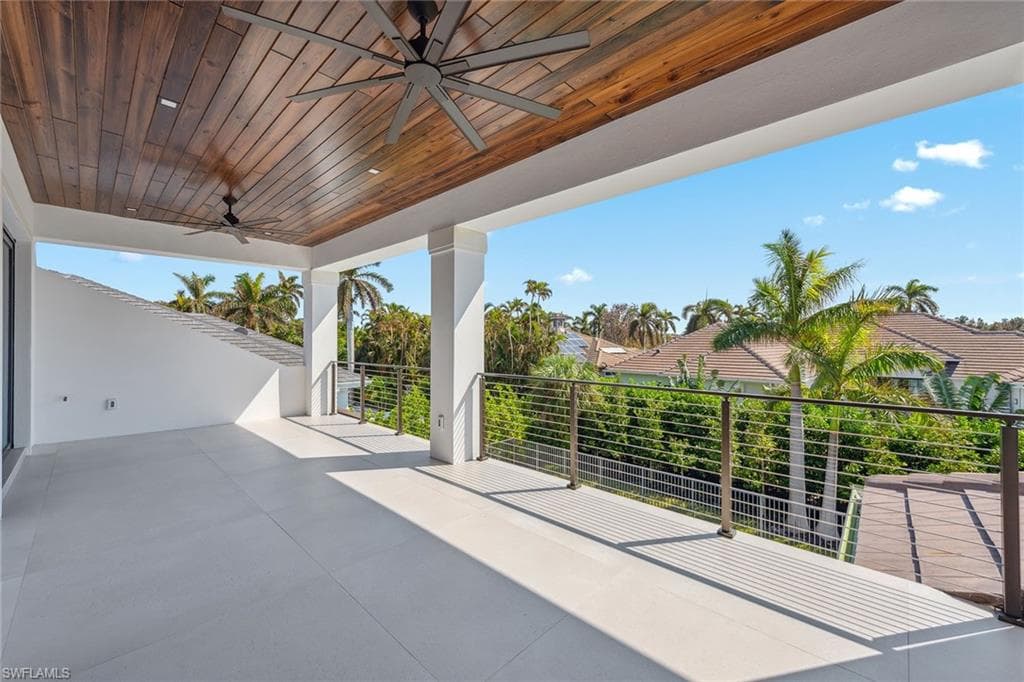 3280 Crayton Rd, Naples, FL 34103-29