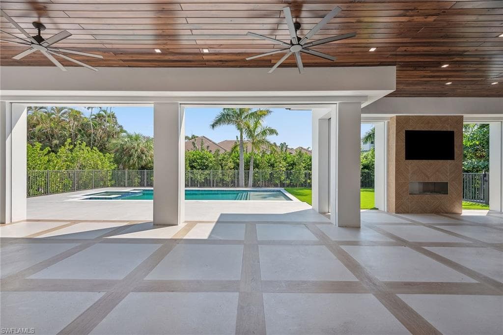 3280 Crayton Rd, Naples, FL 34103-30
