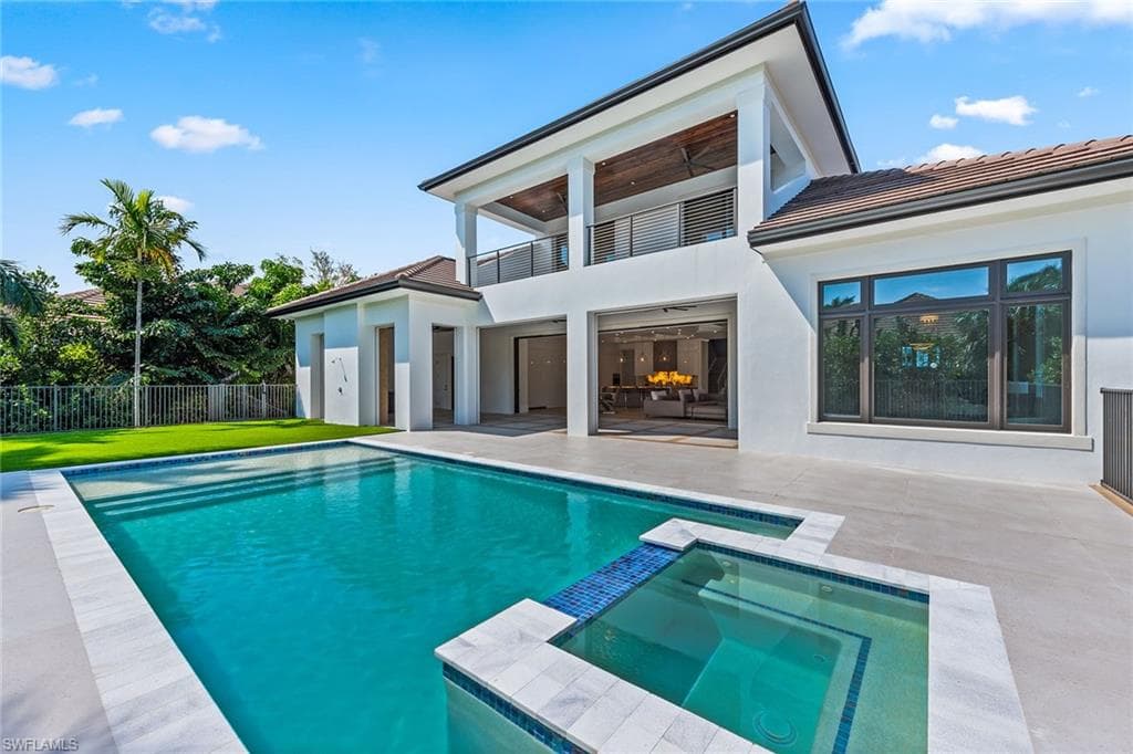 3280 Crayton Rd, Naples, FL 34103-33