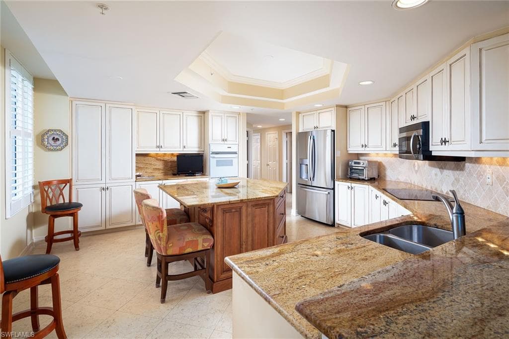 435 Dockside Dr A-804, Naples, FL 34110-9