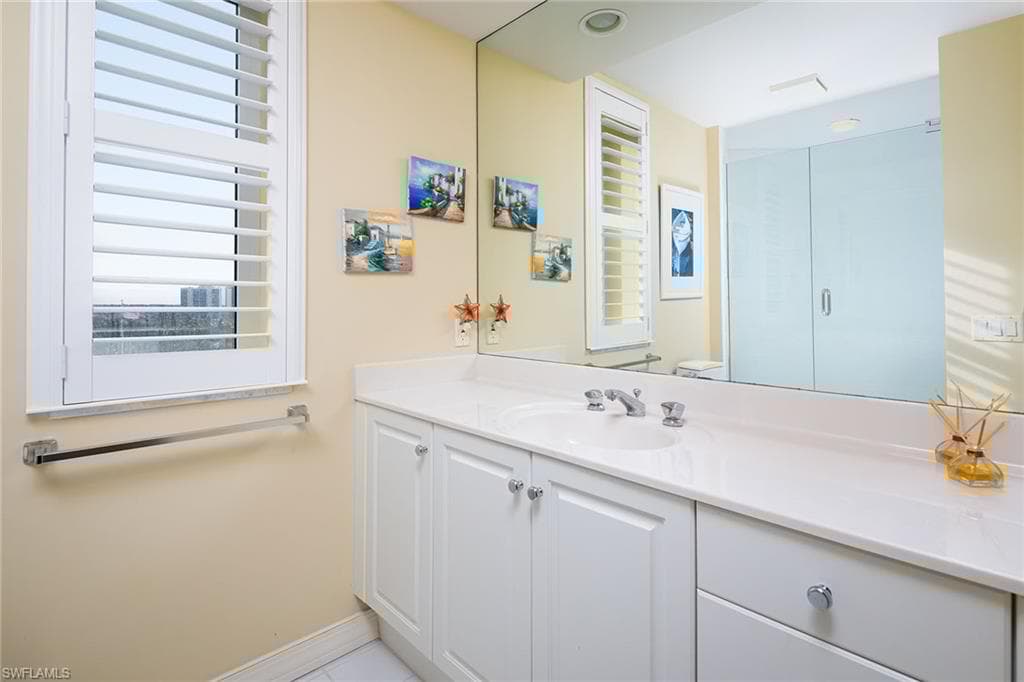 435 Dockside Dr A-804, Naples, FL 34110-18