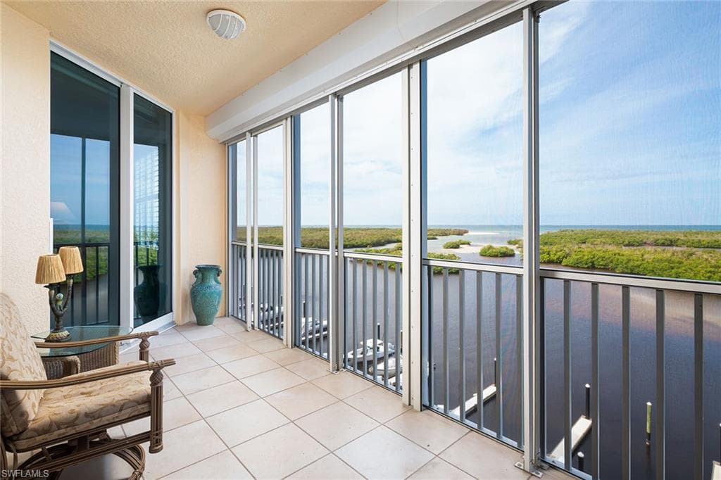 435 Dockside Dr A-804, Naples, FL 34110-19