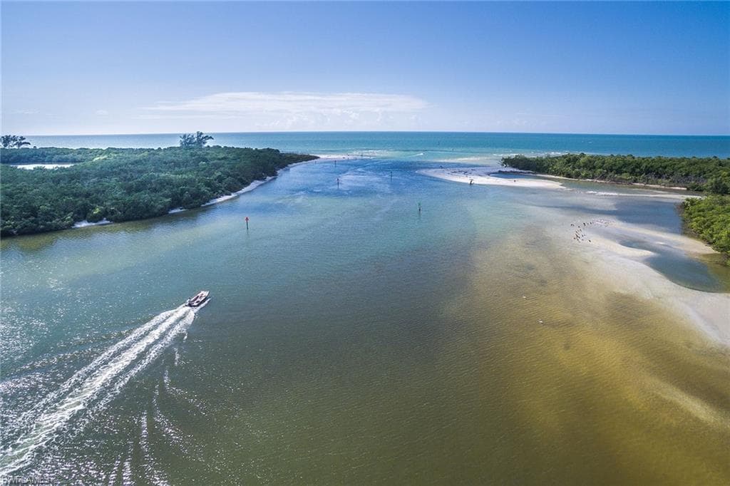 435 Dockside Dr A-804, Naples, FL 34110-25