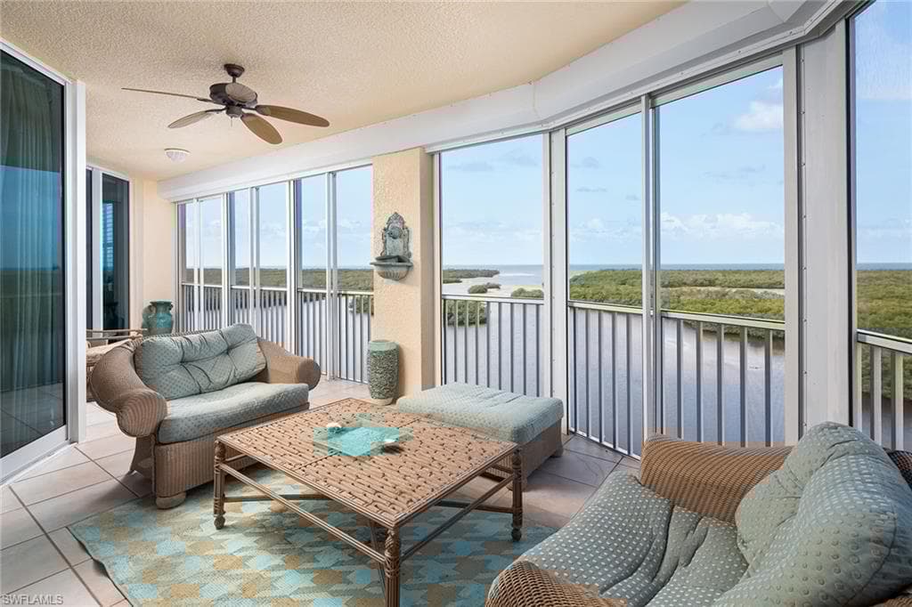 435 Dockside Dr A-804, Naples, FL 34110-2