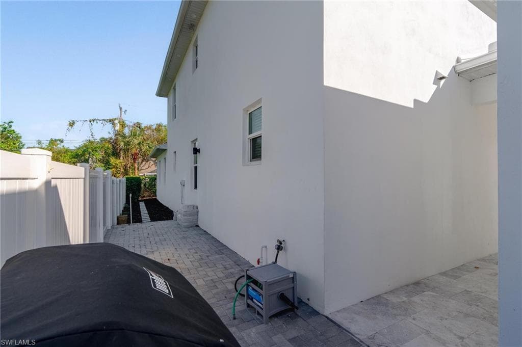 857 93rd Ave N, Naples, FL 34108-45
