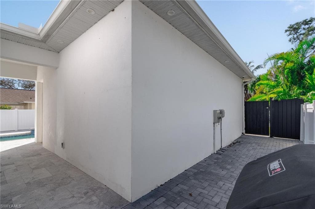 857 93rd Ave N, Naples, FL 34108-46