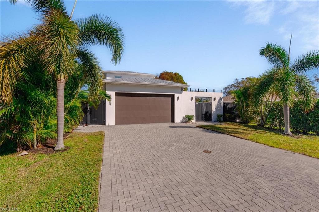 857 93rd Ave N, Naples, FL 34108-47