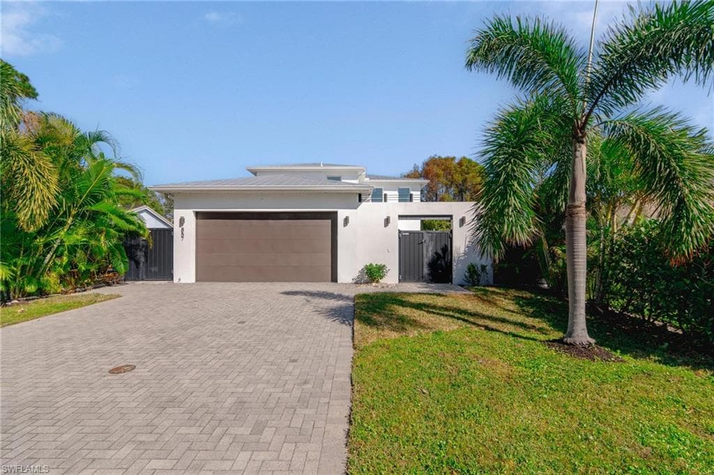 857 93rd Ave N, Naples, FL 34108-48