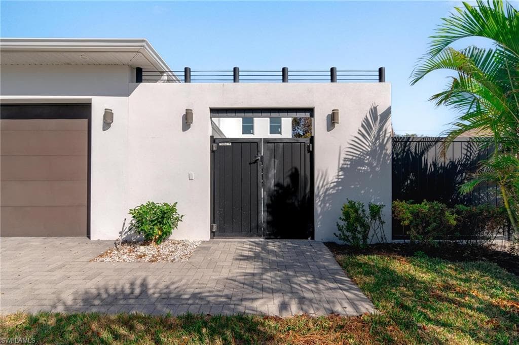 857 93rd Ave N, Naples, FL 34108-49