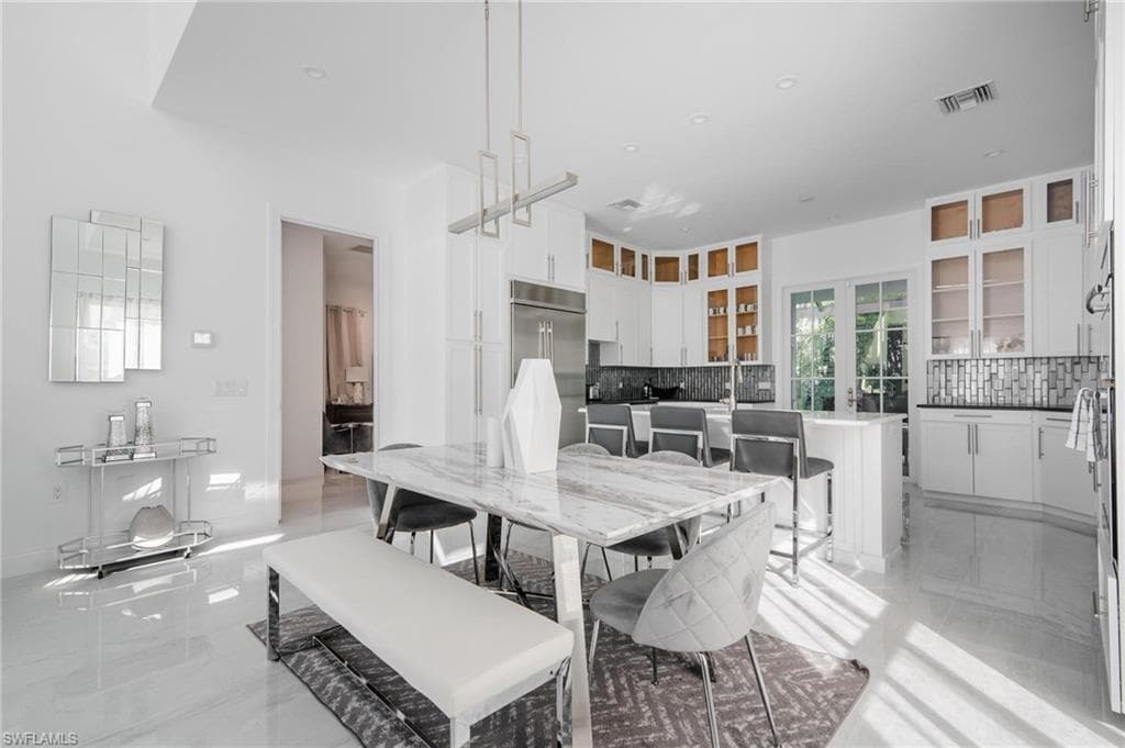 857 93rd Ave N, Naples, FL 34108-8