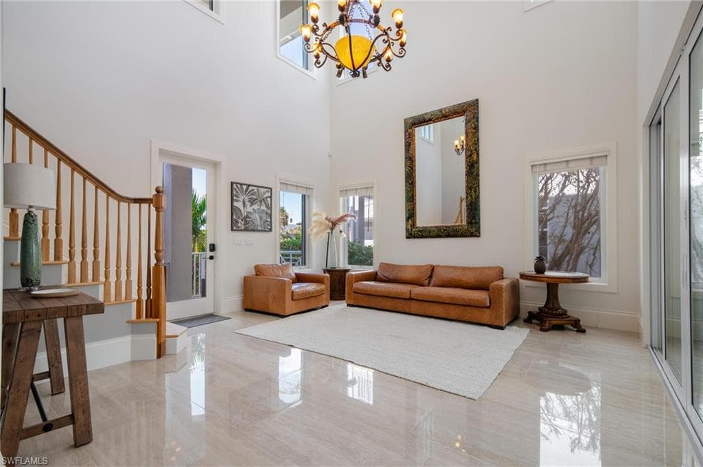 9222 Vanderbilt Dr, Naples, FL 34108-4