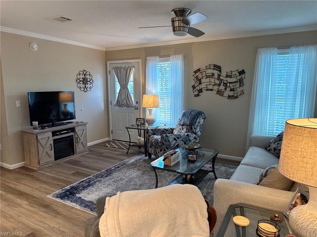 1113 Diamond Lake Cir, Naples, FL 34114-15