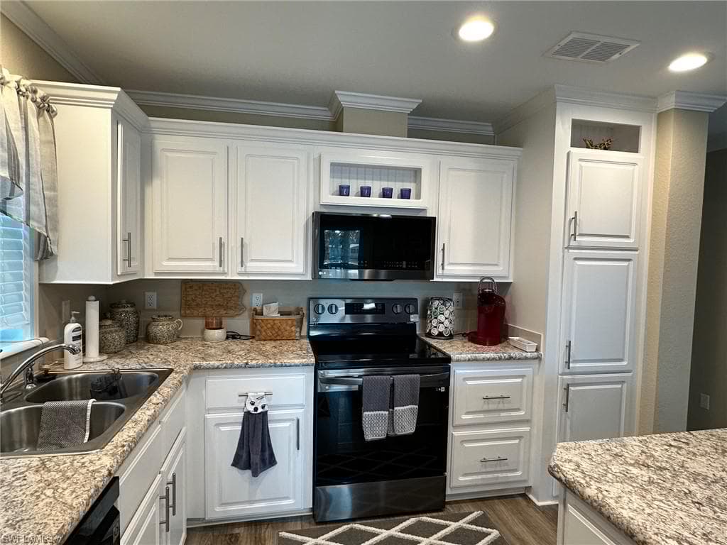 1113 Diamond Lake Cir, Naples, FL 34114-22