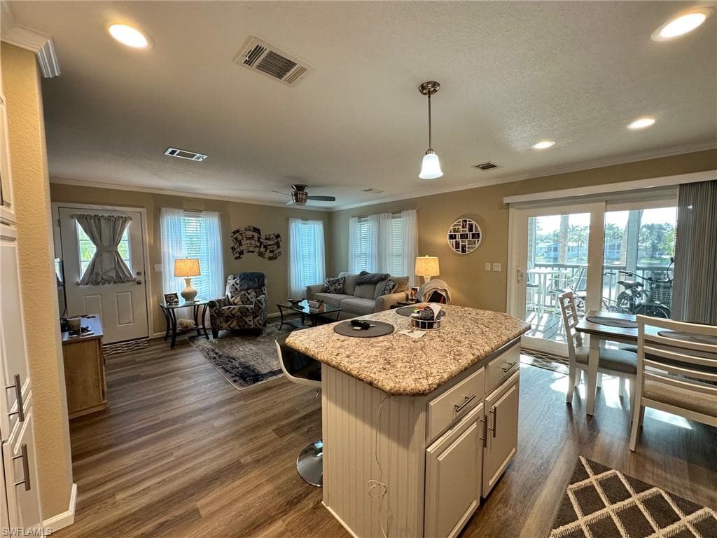 1113 Diamond Lake Cir, Naples, FL 34114-23