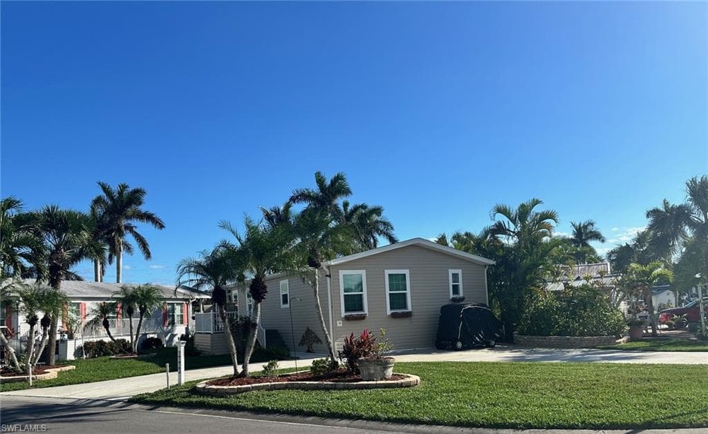 1113 Diamond Lake Cir, Naples, FL 34114-2