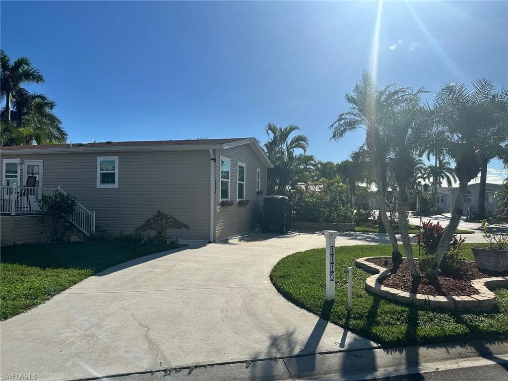 1113 Diamond Lake Cir, Naples, FL 34114-4