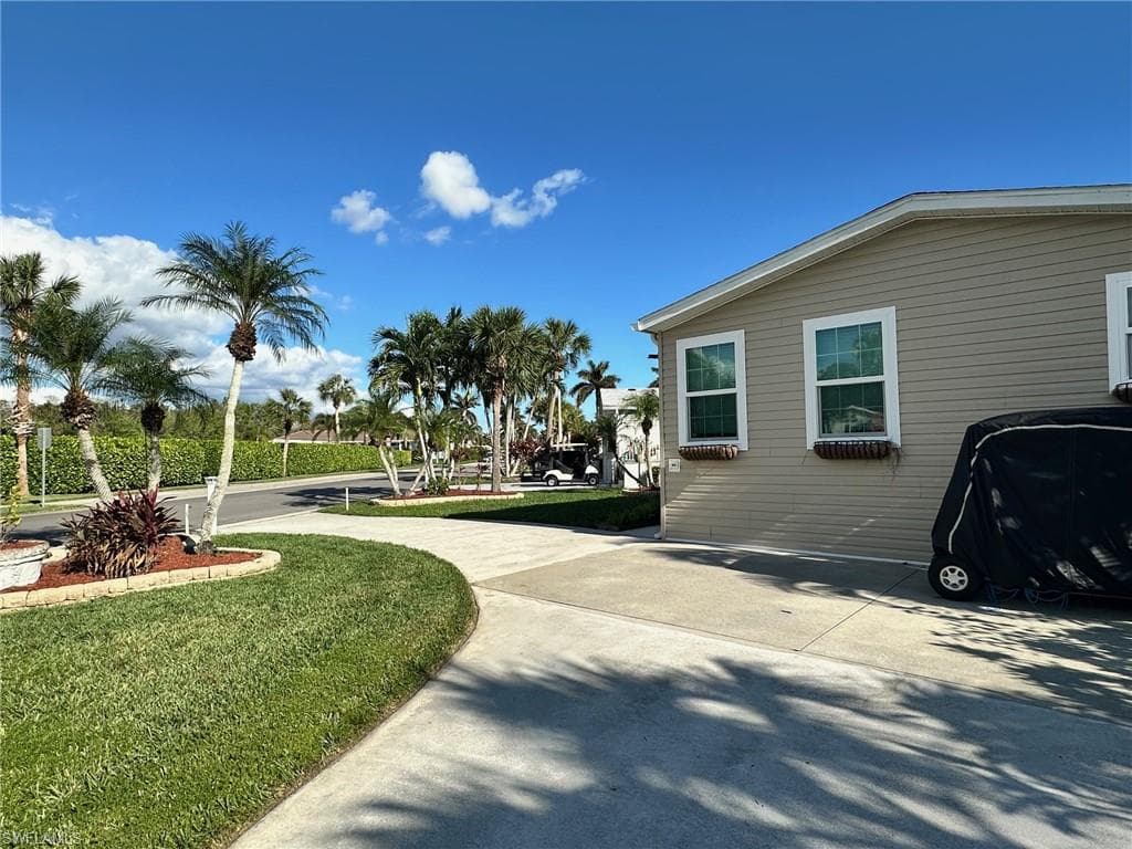 1113 Diamond Lake Cir, Naples, FL 34114-5