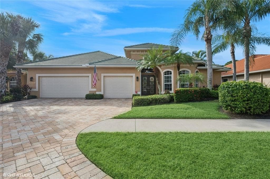 4908 Rustic Oaks Cir, Naples, FL 34105-2