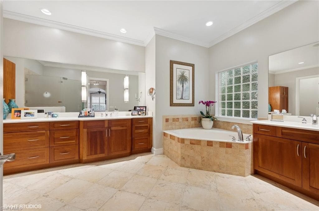 4908 Rustic Oaks Cir, Naples, FL 34105-36