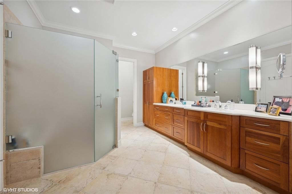4908 Rustic Oaks Cir, Naples, FL 34105-38