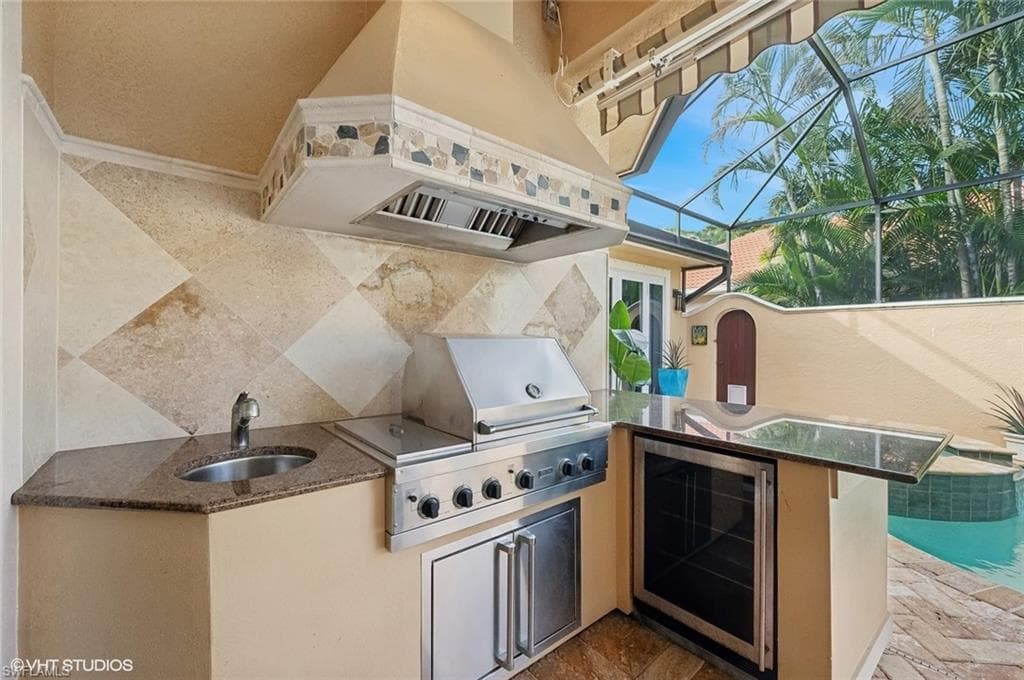 4908 Rustic Oaks Cir, Naples, FL 34105-7