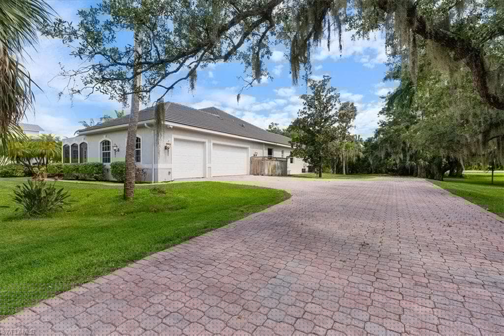 12800 Treeline Ct, North Fort Myers, FL 33903-3