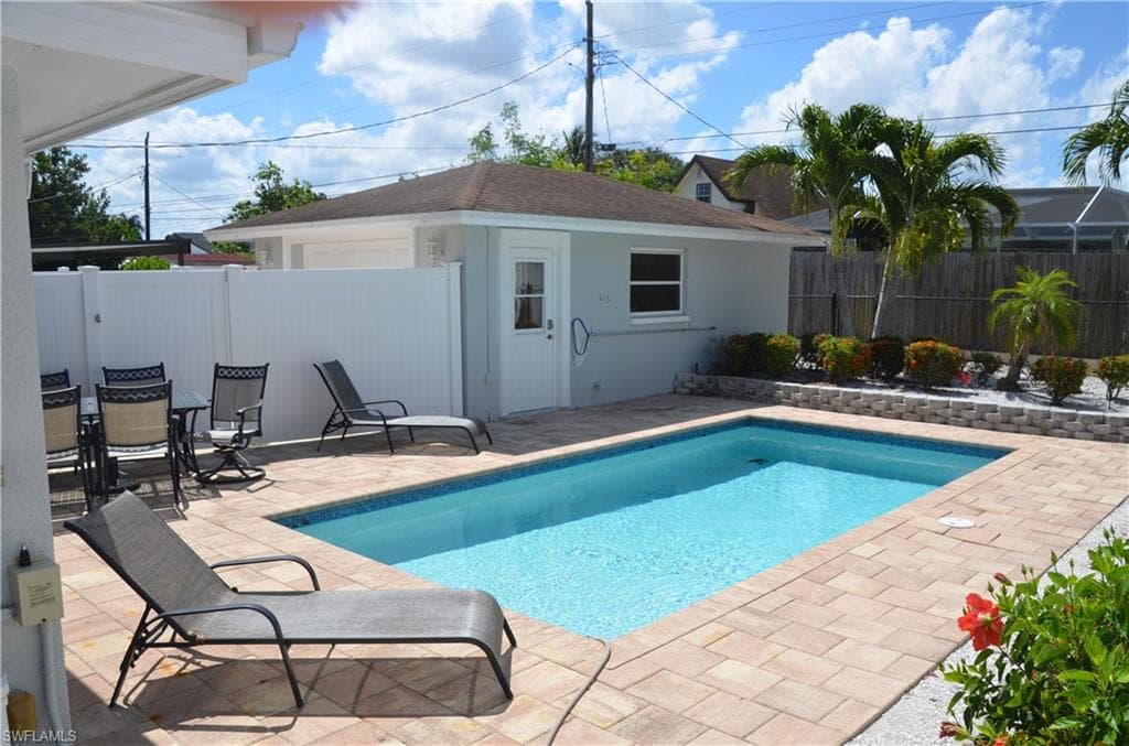 616 104th Ave N, Naples, FL 34108-12