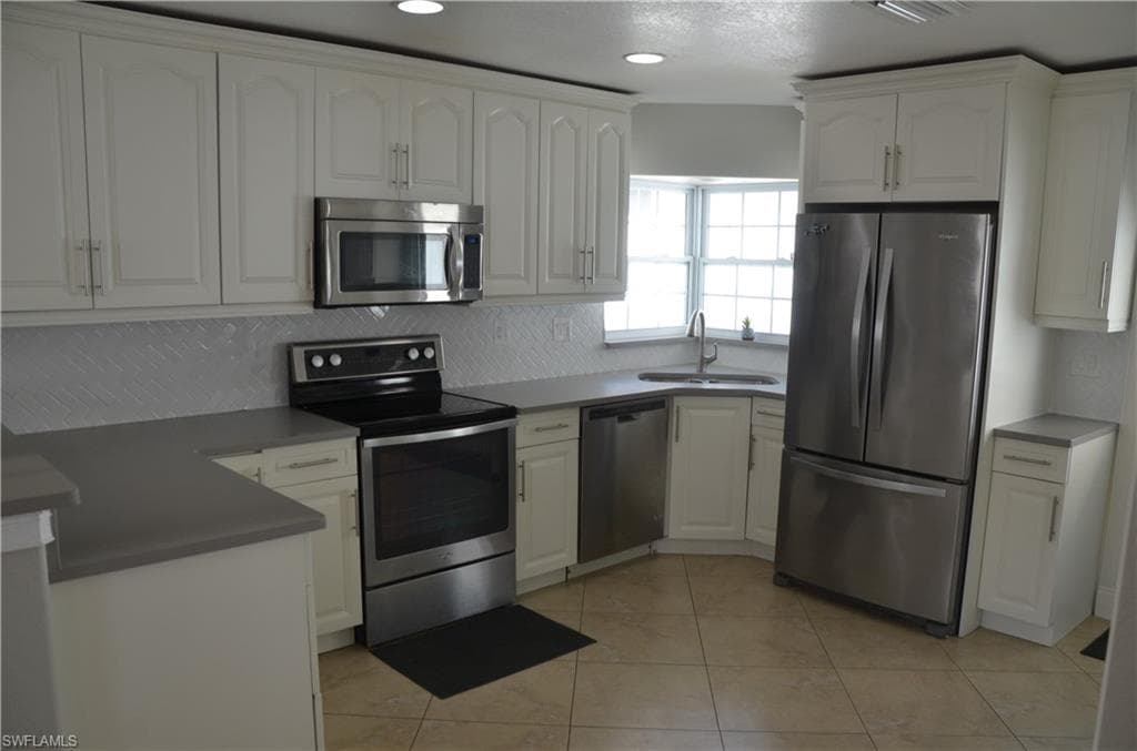 616 104th Ave N, Naples, FL 34108-4
