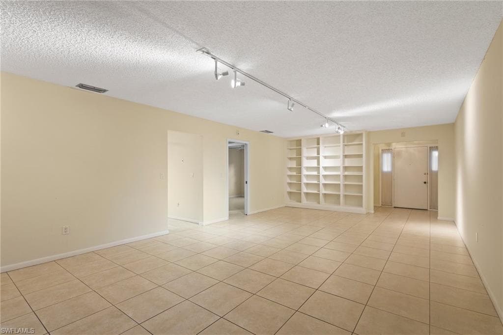 1207 Arcola Dr, Fort Myers, FL 33919-5